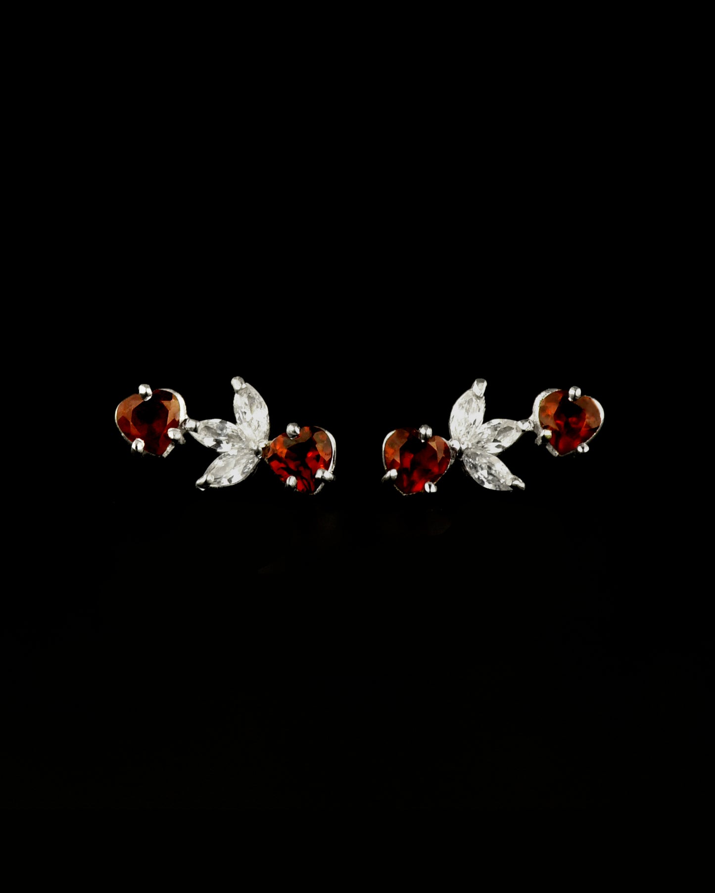 Orecchini in Argento 925 con Gemme di Granato Naturale Taglio a Cuore e Zirconi Taglio a Marquise