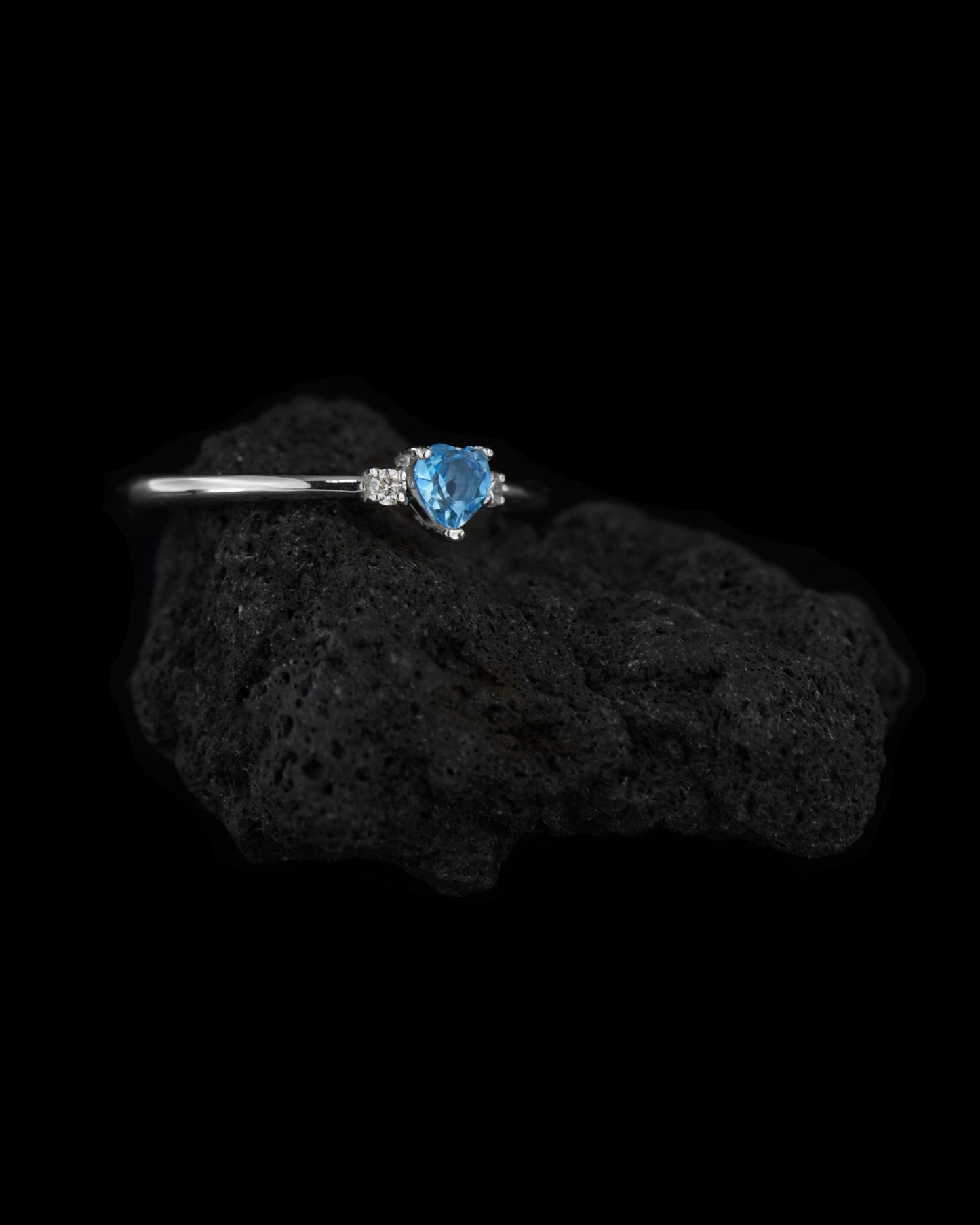 Anello Onirico - Topazio Blu Swiss e Diamanti