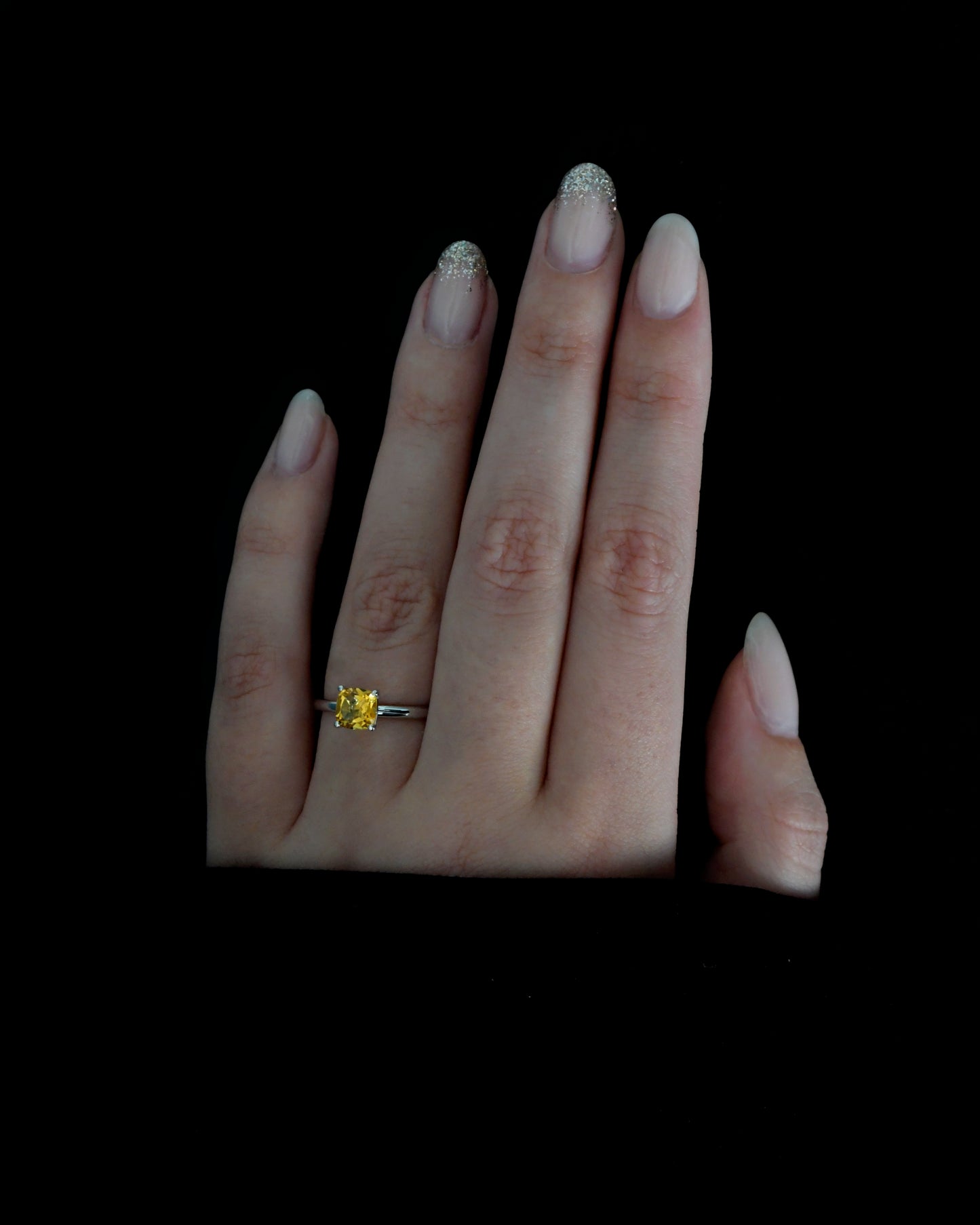 Foto Indossata - Anello in Argento 925 con Gemma di Quarzo Citrino Naturale Taglio a Cuscino