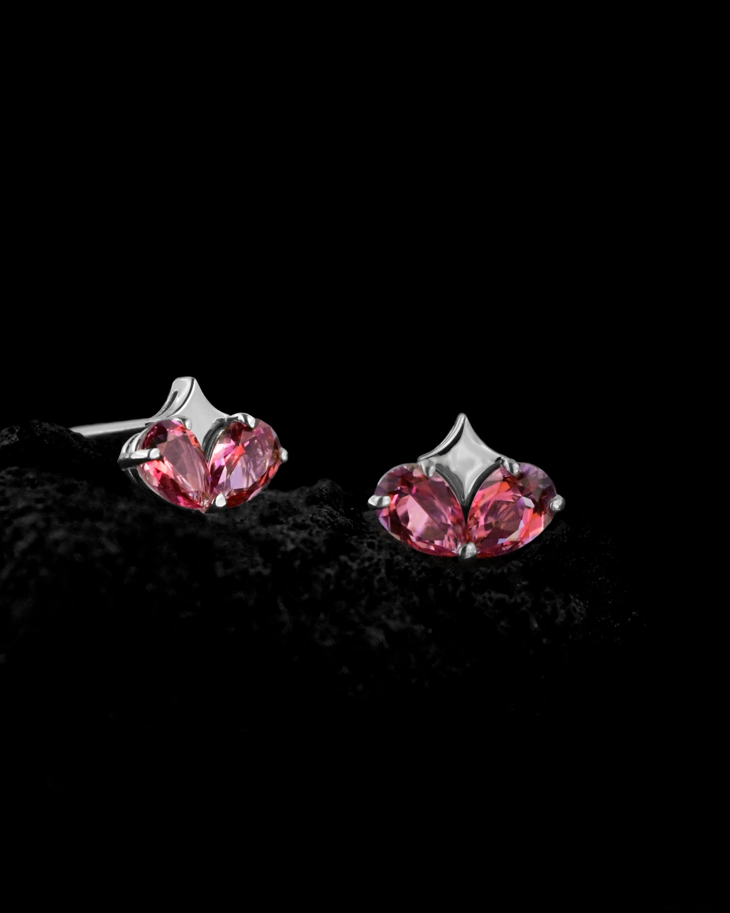 Luce Earring - Red Garnet
