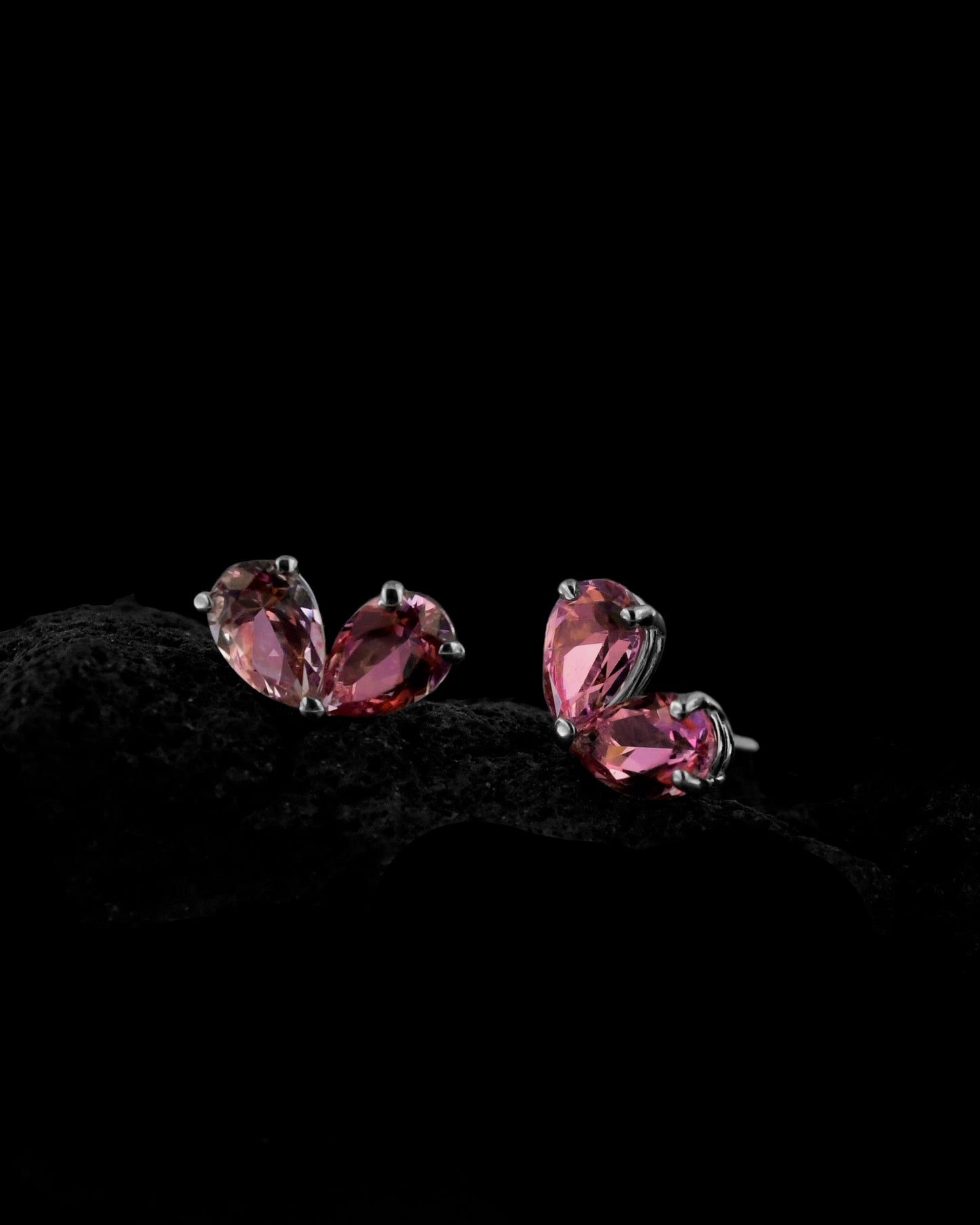 Orecchini in Argento 925 con Gemme Taglio a Goccia di Topazio Rosa che formano un cuore