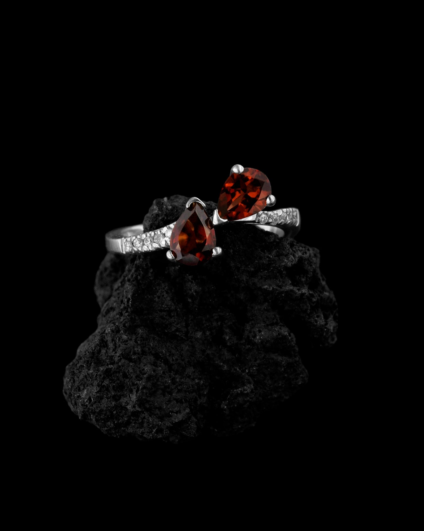 Anello in Argento 925 con Gemme di Granato Naturale Taglio a Goccia
